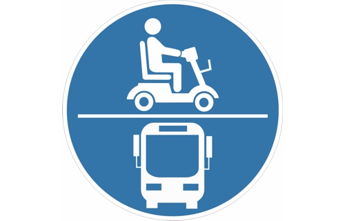 Siegel mit Piktogramm Mensch auf E-Scooter und ÖPNV-Fahrzeug.